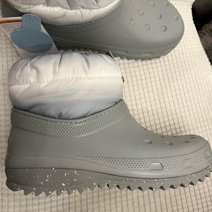 NWT Women’s classic Neo Puff shorty boot